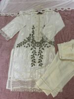 Elegant Embroidered Chiffon 3-Piece Suit - Image 3